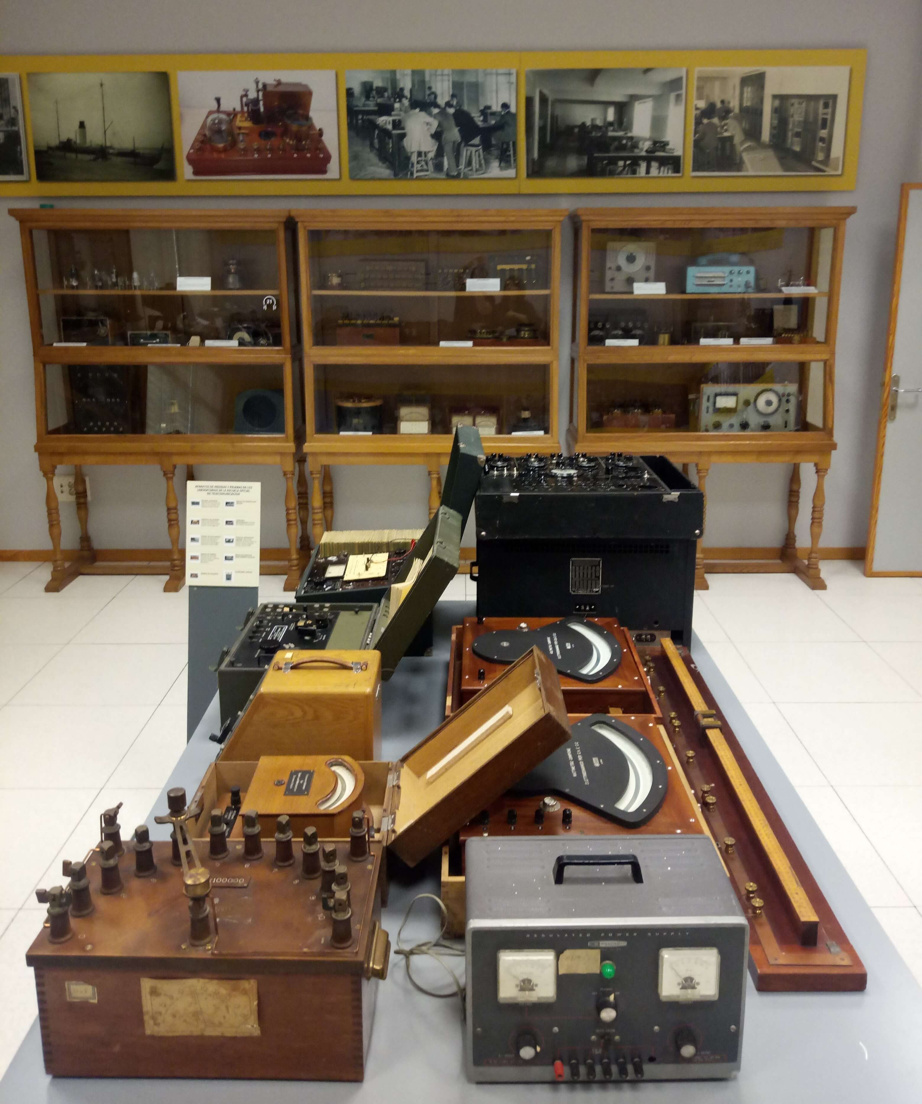 El laboratorio de telégrafos. Aparatos y utensilios